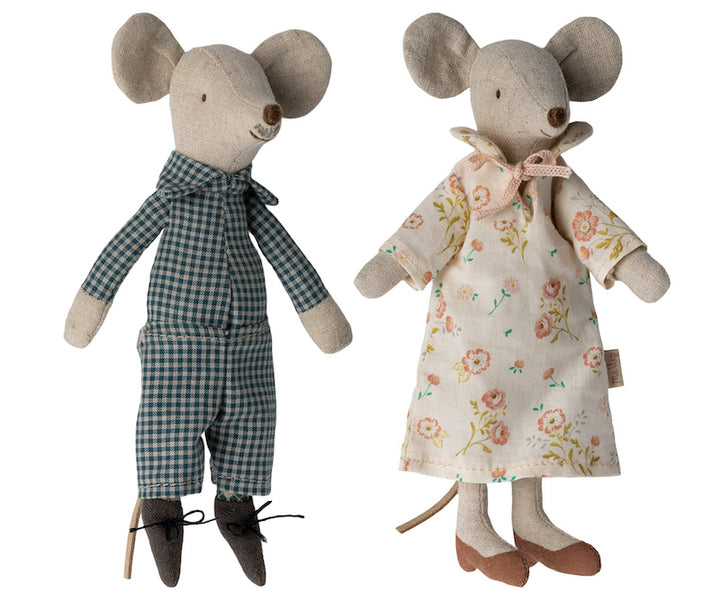 Grandparents mice in their "Maileg" matchbox