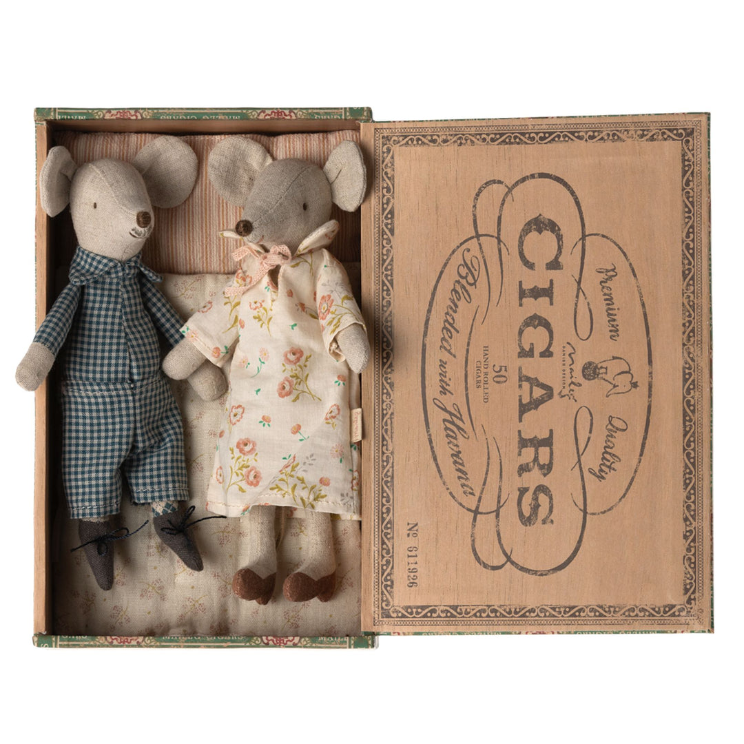 Souris grands-parents dans leur boîte à allumettes Maileg