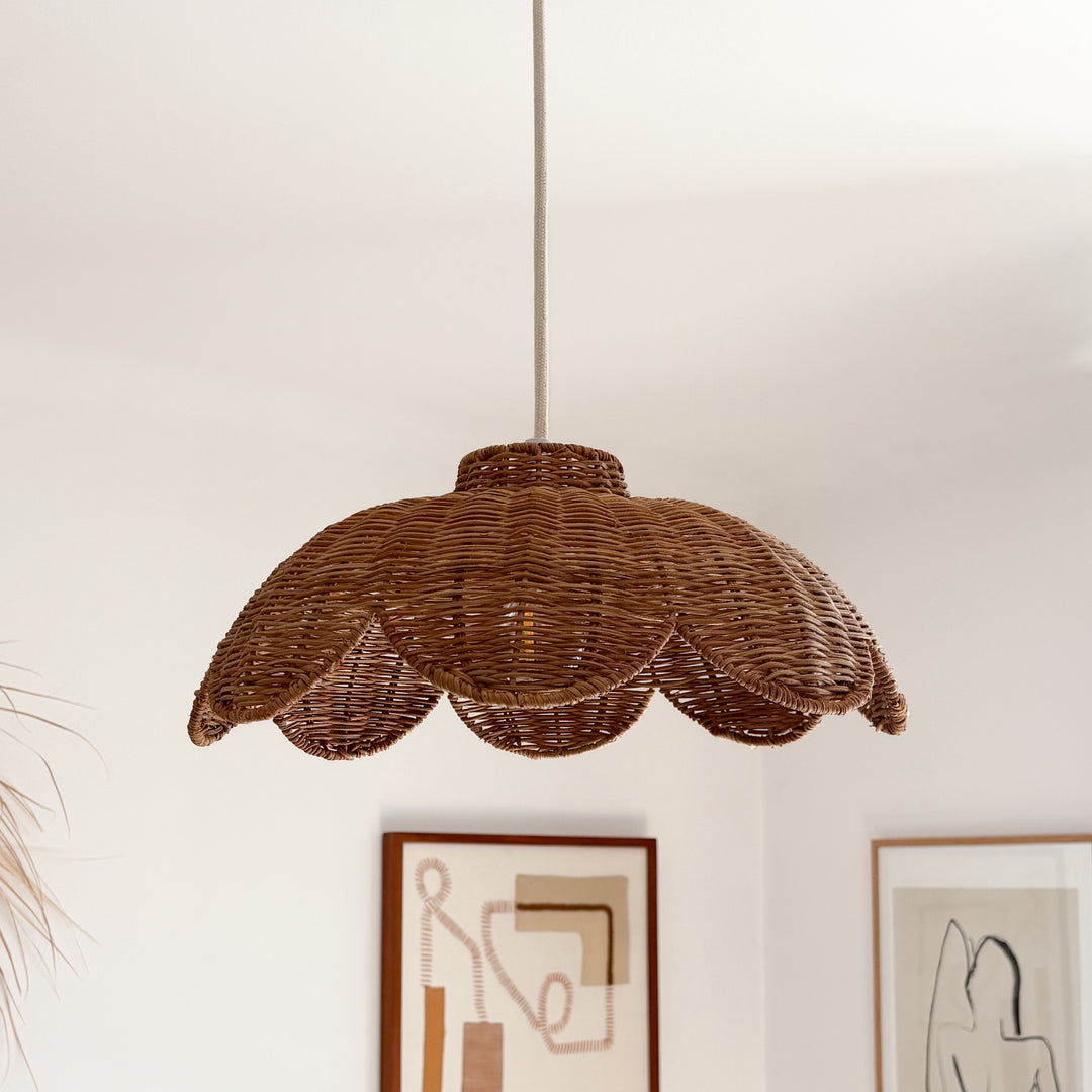 Suspension fleur en rotin