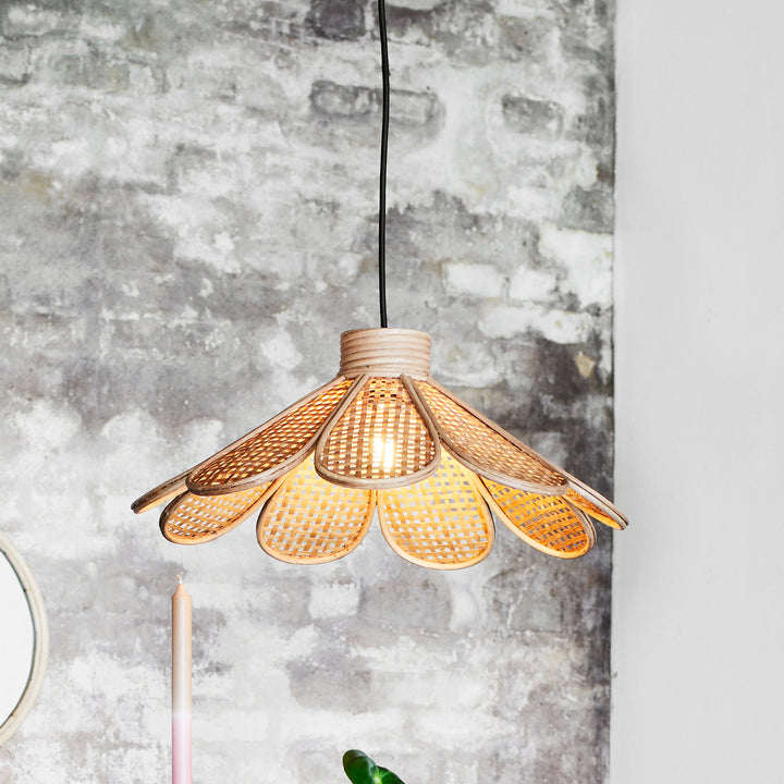 Luminaire Fleur Rattan Tressé Madam Stoltz