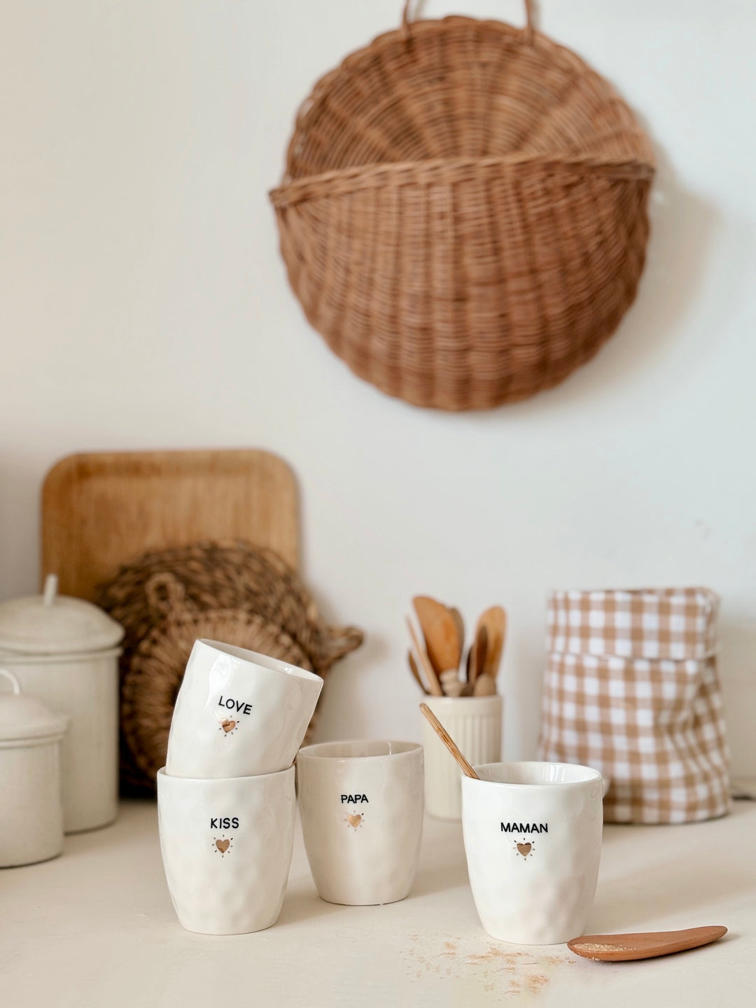 Tasse avec motif de coeur doré et inscription "Maman"