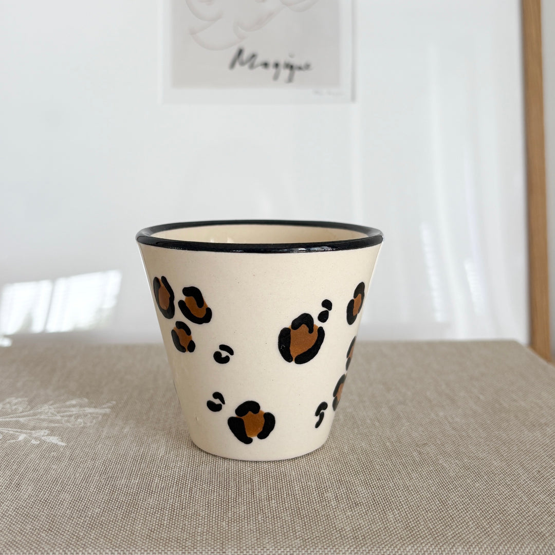 Tasse en céramique beige motif léopard