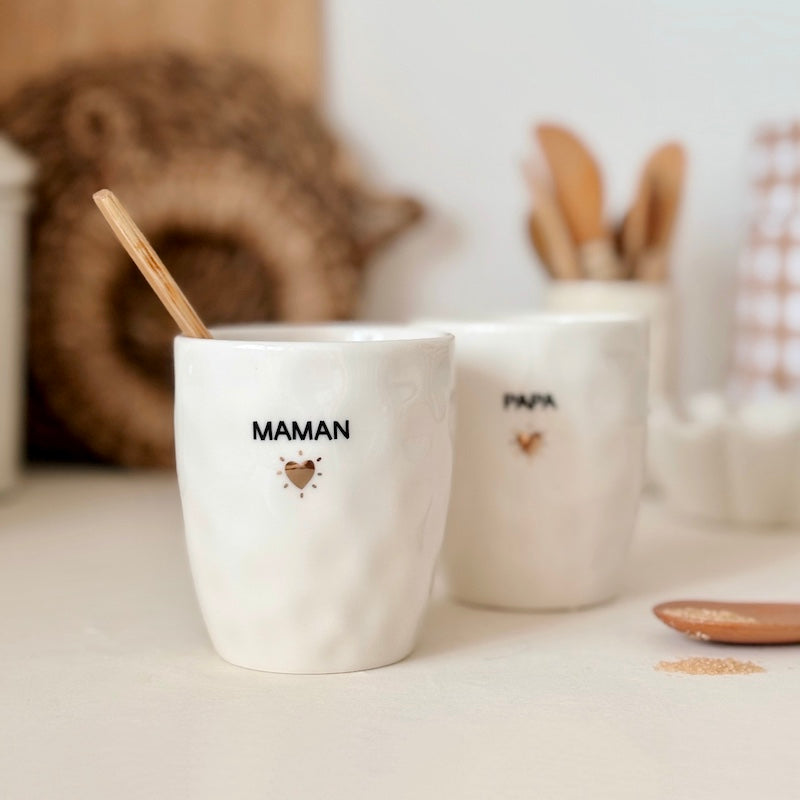 Tasse avec motif de coeur doré et inscription "Maman"