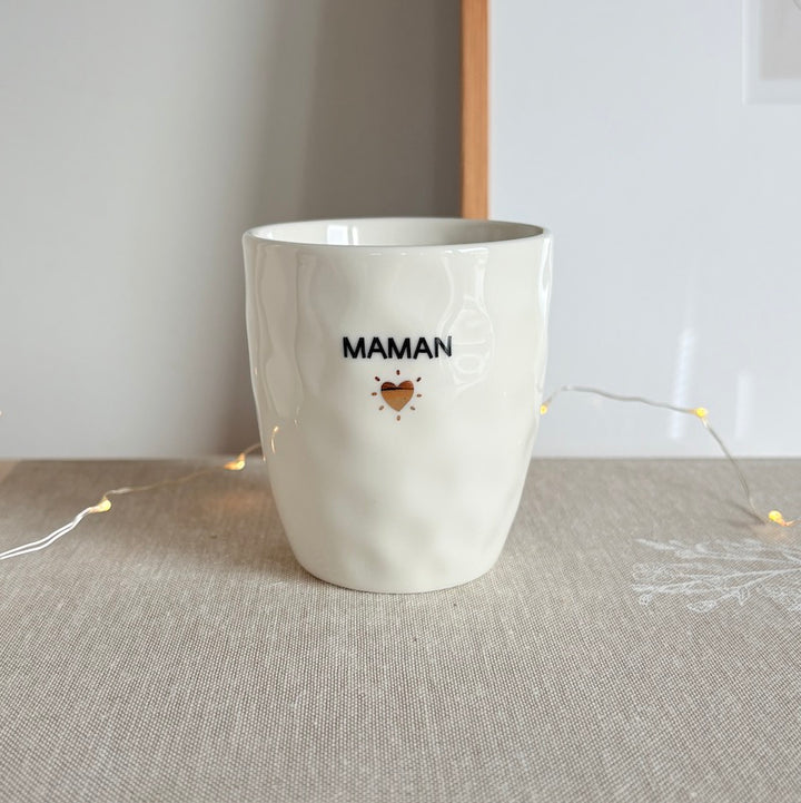 Tasse avec motif de coeur doré et inscription "Maman"