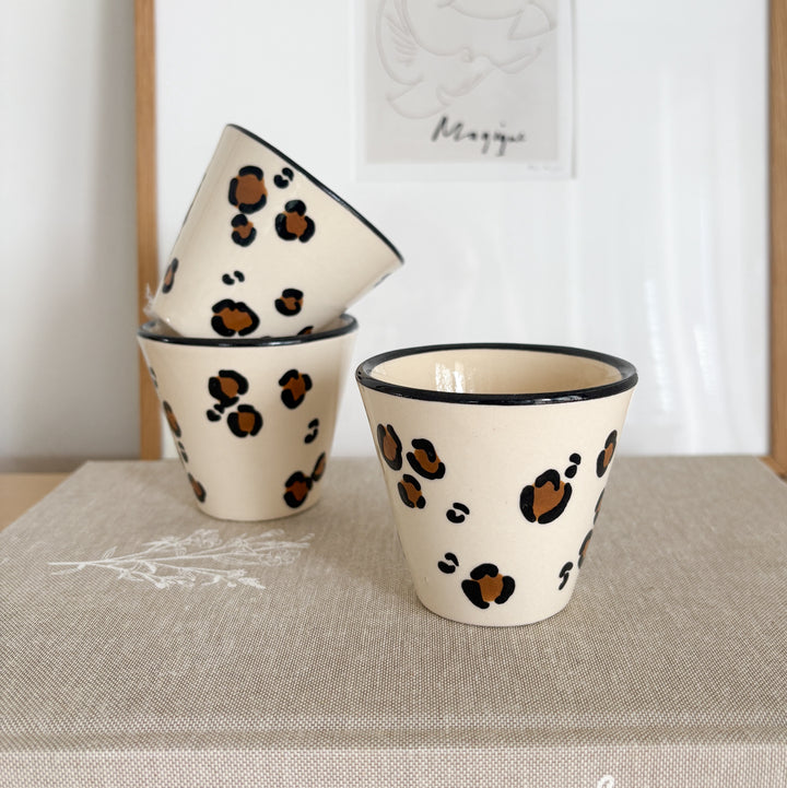 Tasse en céramique beige motif léopard