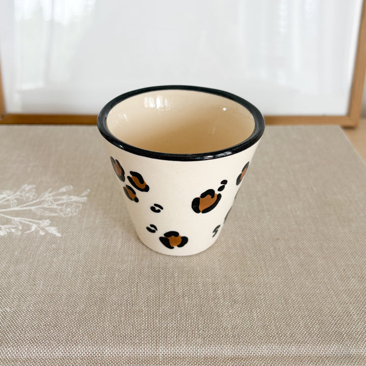 Tasse en céramique beige motif léopard