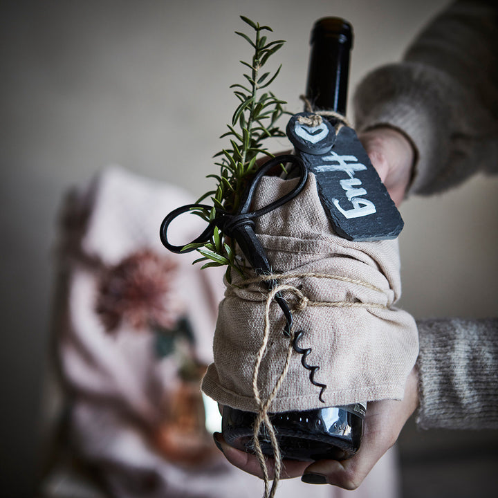 Bow-shaped corkscrew