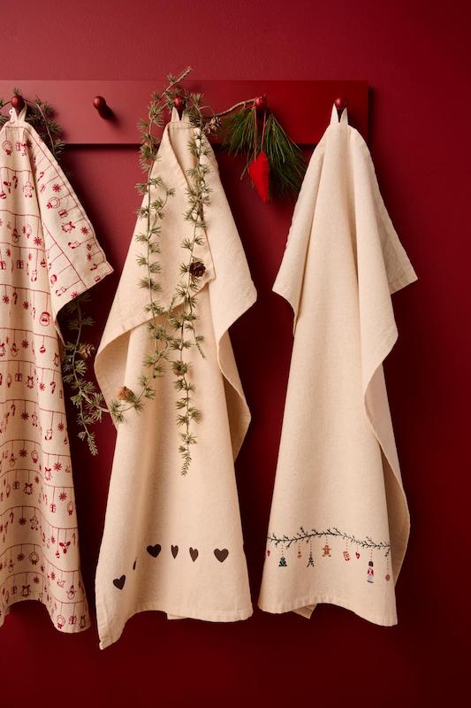 Cotton tea towel with mocha hearts
