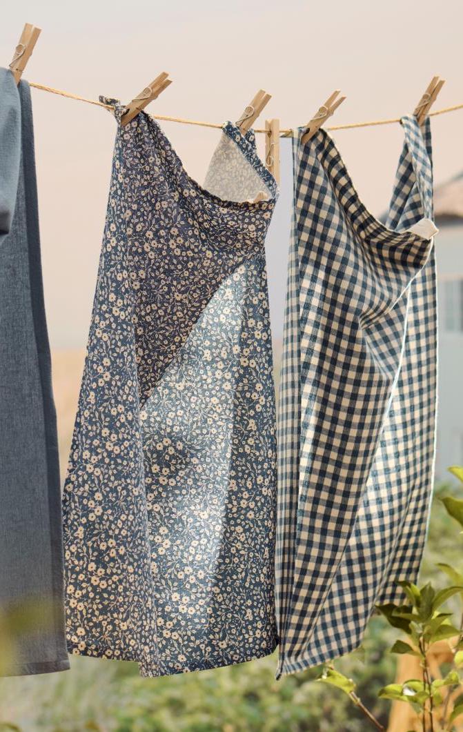 Autumn-themed cotton tea towel