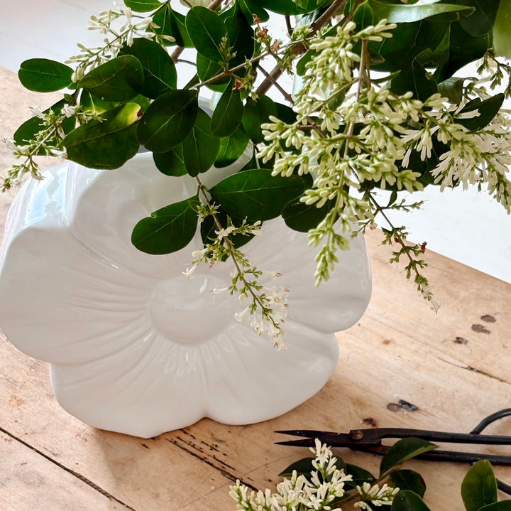 Vase forme fleur blanc