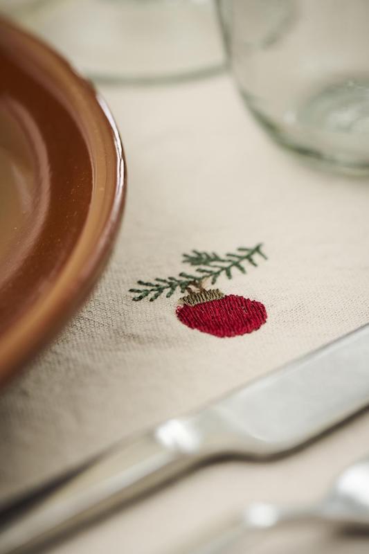 chemin-de-table-boule-de-noel-lin