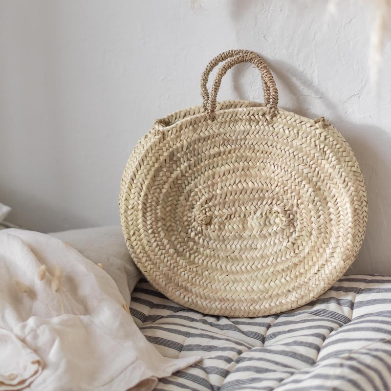 panier-ovale-marocain-en-feuilles-de-palmier