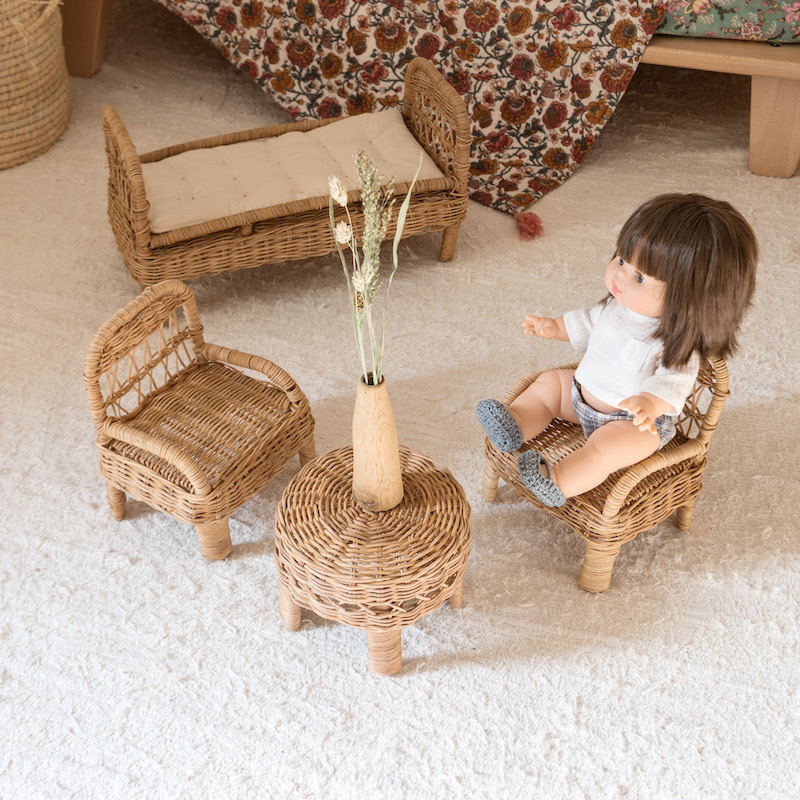 Des meubles en rotin pour les poupées - Hellø Blogzine