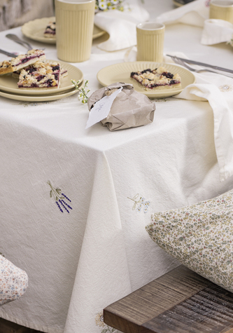 nappe-brode-fleurs